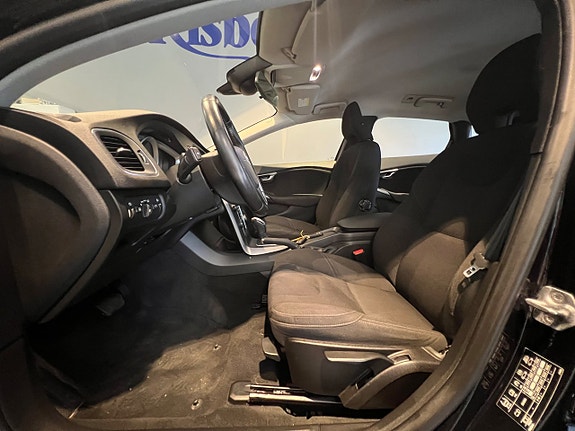 Volvo V40 8 of 12