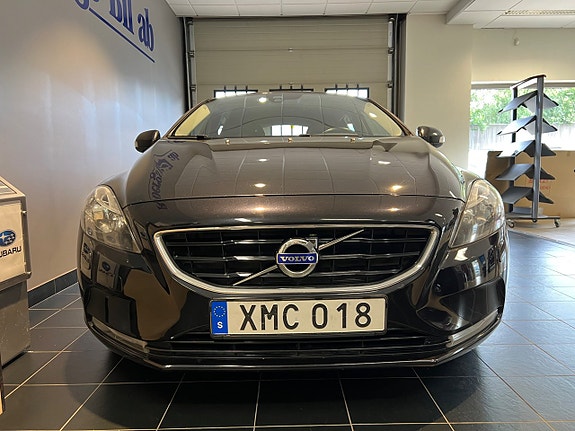 Volvo V40 3 of 12