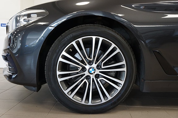 BMW 520i 5 of 21