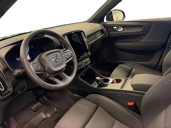 Volvo EX40 4 of 13