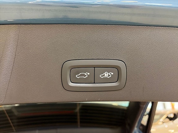 Volvo EX40 8 of 13