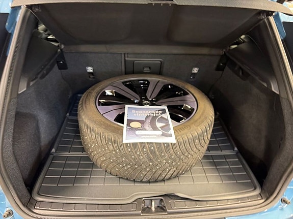Volvo EX40 9 of 13