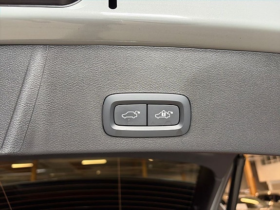 Volvo EX40 8 of 15