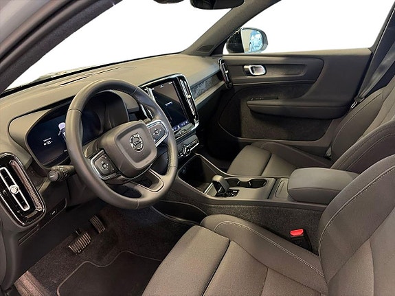 Volvo EX40 5 of 15