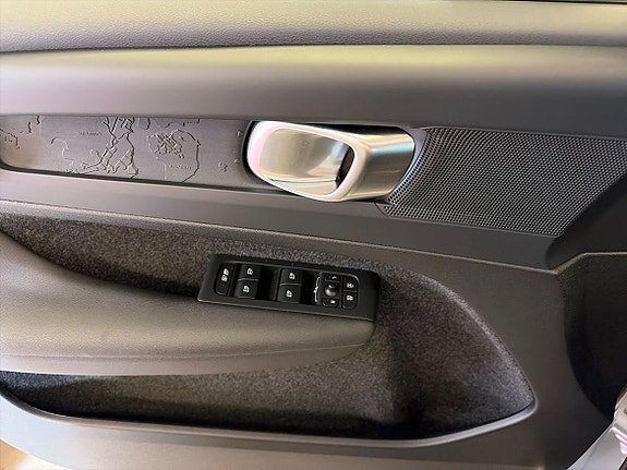 Volvo EX40 4 of 15