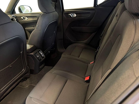 Volvo EX40 7 of 15