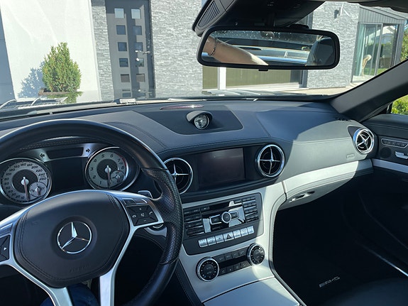 Mercedes-Benz SL350 3 of 4