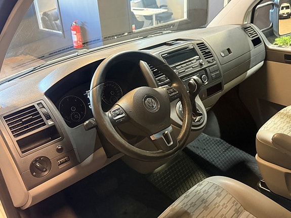 Volkswagen Transporter 9 of 18
