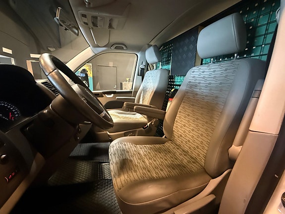 Volkswagen Transporter 12 of 18