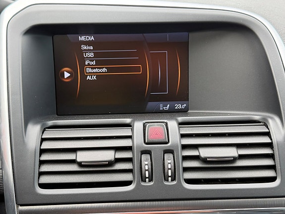 Volvo XC60 11 of 16