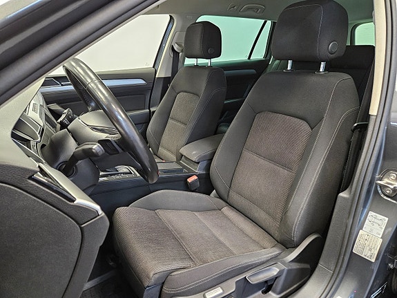 Volkswagen Passat 13 of 24