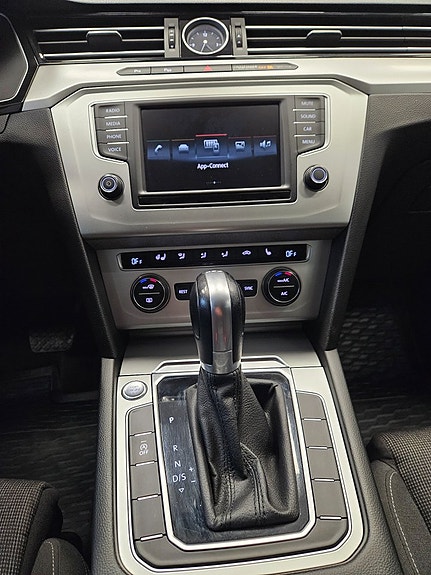 Volkswagen Passat 20 of 24