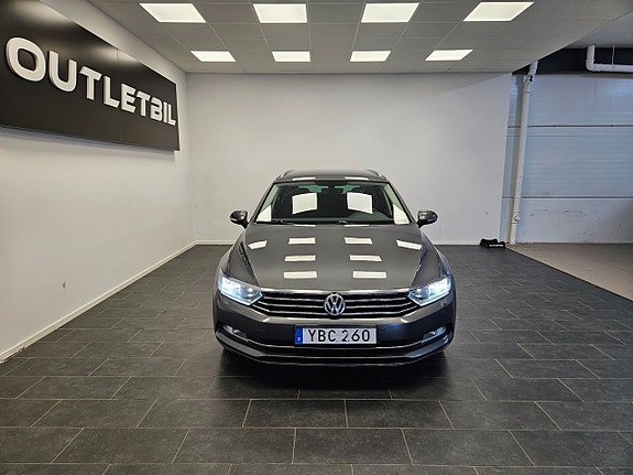 Volkswagen Passat 4 of 24