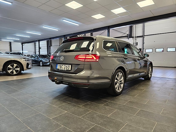 Volkswagen Passat 9 of 24