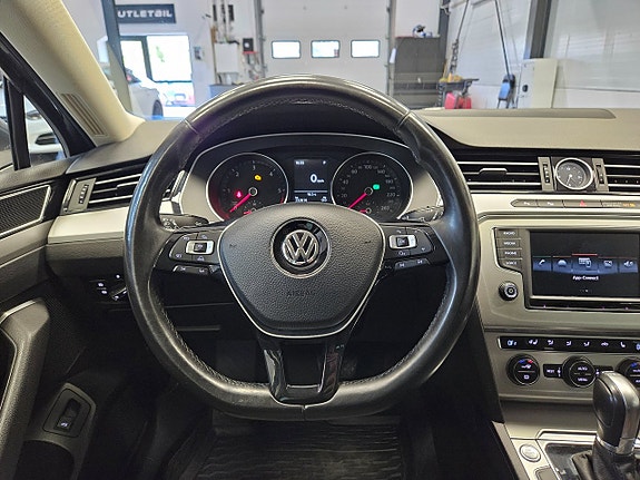 Volkswagen Passat 18 of 24