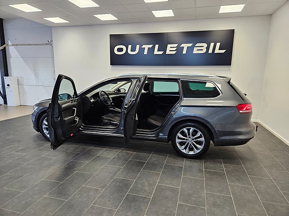 Volkswagen Passat 3 of 24