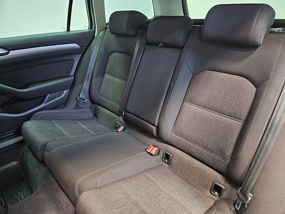 Volkswagen Passat 17 of 24