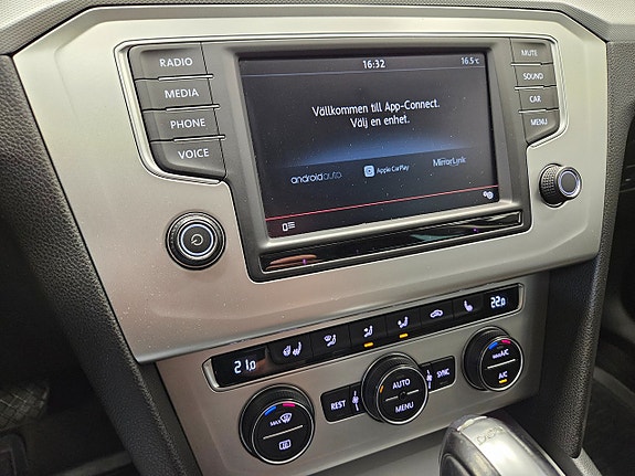 Volkswagen Passat 23 of 24