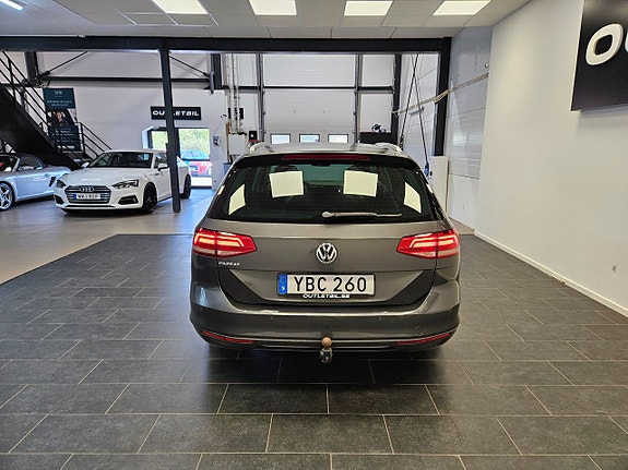 Volkswagen Passat 7 of 24