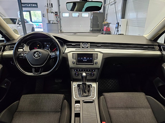 Volkswagen Passat 10 of 24