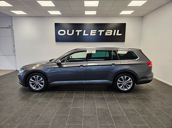Volkswagen Passat 2 of 24