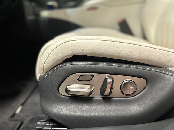 Lexus LS500h 11 of 30