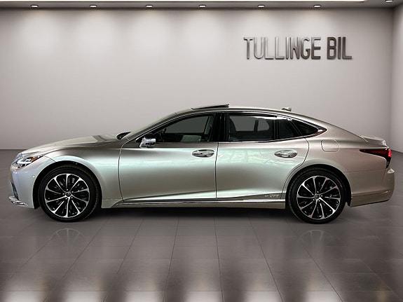 Lexus LS500h 2 of 30