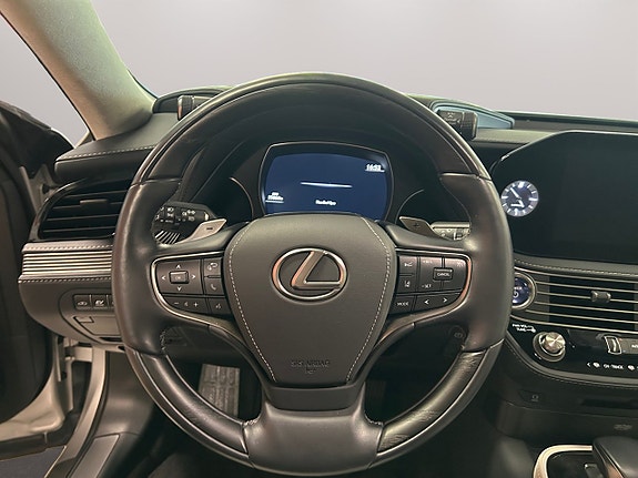 Lexus LS500h 13 of 30