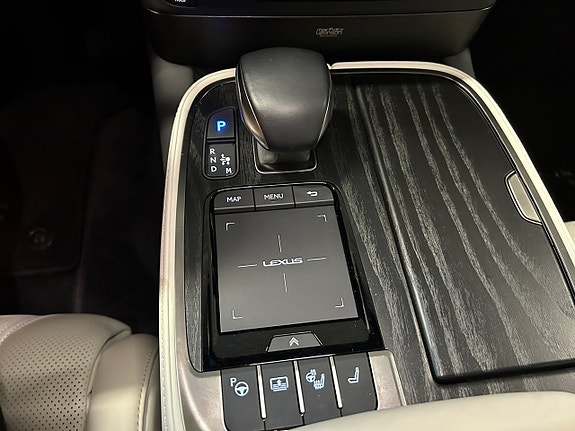 Lexus LS500h 23 of 30