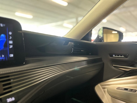 Lexus LS500h 30 of 30