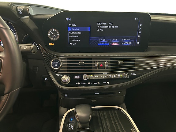 Lexus LS500h 14 of 30