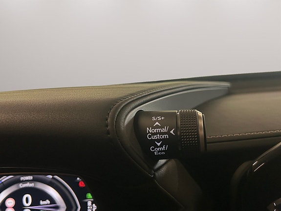 Lexus LS500h 24 of 30