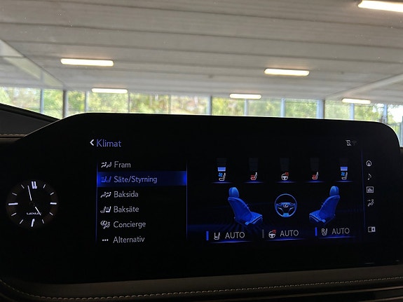 Lexus LS500h 21 of 30