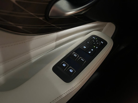 Lexus LS500h 29 of 30