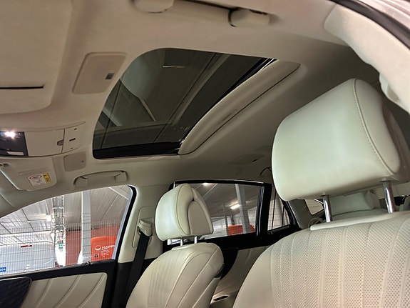Lexus LS500h 10 of 30