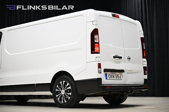 Nissan NV300 16 of 30