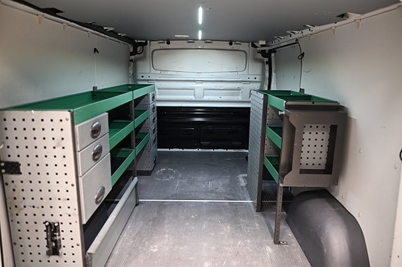 Nissan NV300 8 of 30