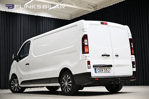 Nissan NV300 6 of 30