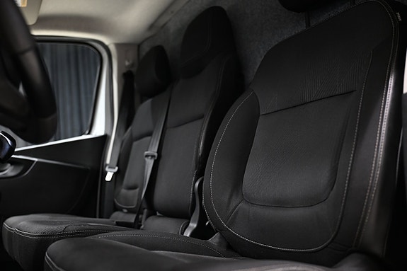 Nissan NV300 30 of 30