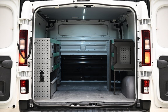 Nissan NV300 9 of 30