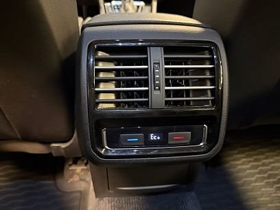 Volkswagen Passat 19 of 23