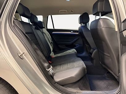 Volkswagen Passat 14 of 23