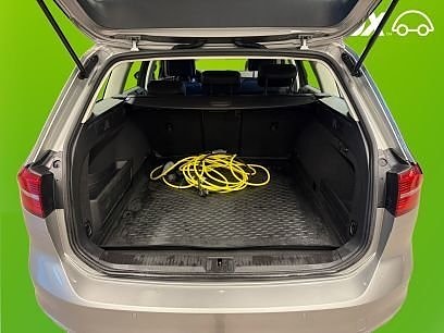 Volkswagen Passat 16 of 23