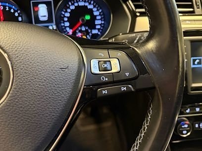 Volkswagen Passat 21 of 23
