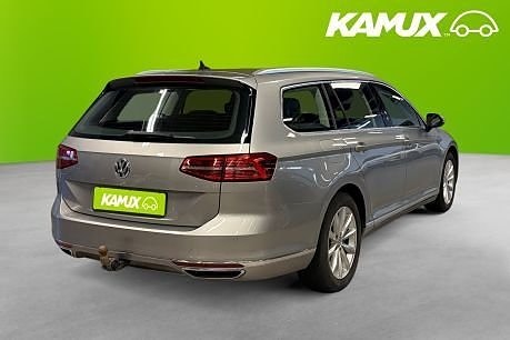 Volkswagen Passat 4 of 23