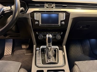 Volkswagen Passat 11 of 23