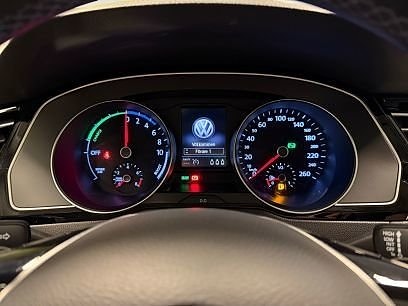 Volkswagen Passat 12 of 23