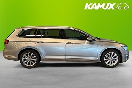 Volkswagen Passat 2 of 23