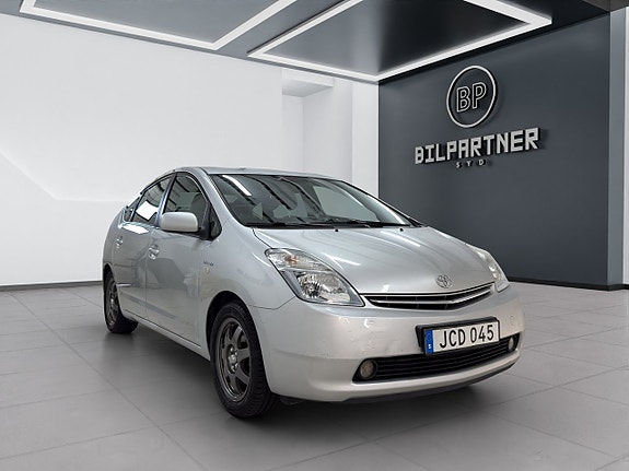 Toyota Prius 4 of 14