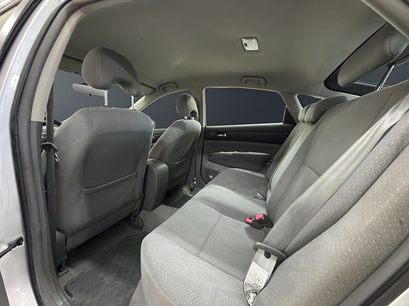 Toyota Prius 9 of 14